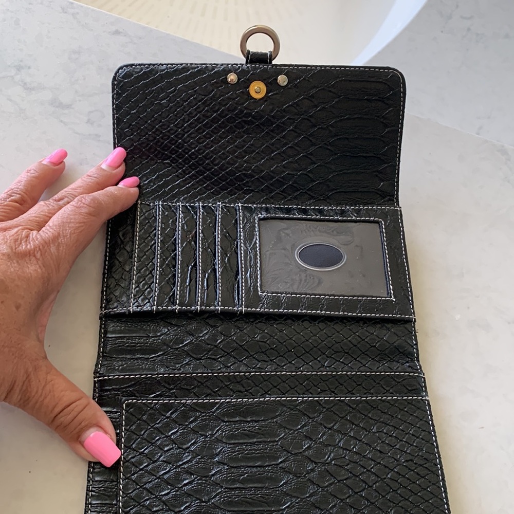 Guess Wallet - Picture 2 of 4